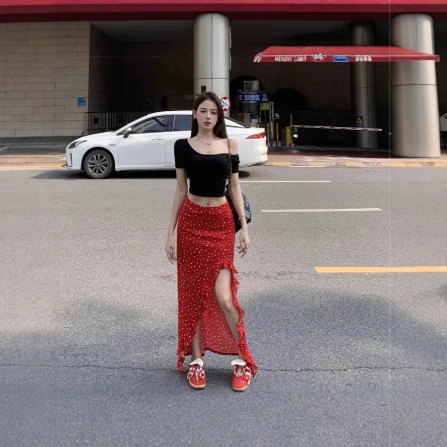 【HOT】Sexy red floral split skirt for autumn and winter new high-waist slimming mid-long irregular hip skirt
【HOT】Sexy red floral split skirt for autumn and winter new high-waist slimming mid-long irregular hip skirt