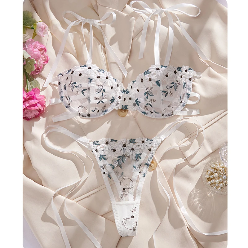 Lingerie Ultra Sexy Floral Embroidery Mesh Underwear Three-Point Set Bandage Lingerie Female Transparent Bra Set Fancy Intimates
Lingerie Ultra Sexy Floral Embroidery Mesh Underwear Three-Point Set Bandage Lingerie Female Transparent Bra Set Fancy Intimates