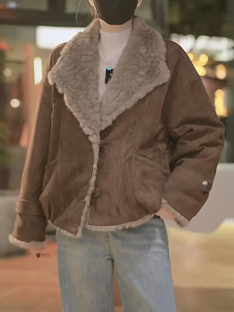 Утепленная теплая куртка с коротким воротником для женщин, новая зимняя модель, свободный крой, с мехом и кожаными вставками, на хлопковой подкладке
Утепленная теплая куртка с коротким воротником для женщин, новая зимняя модель, свободный крой, с мехом и кожаными вставками, на хлопковой подкладке