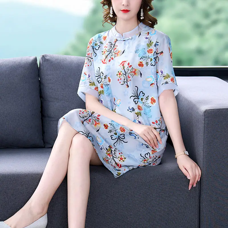 Silk Dress Women's Summer 2023 New Fashion Print Loose Stand Collar Short Sleeve Elegant Chinese Style Qipao Mini Dress Z1836
Silk Dress Women's Summer 2023 New Fashion Print Loose Stand Collar Short Sleeve Elegant Chinese Style Qipao Mini Dress Z1836
