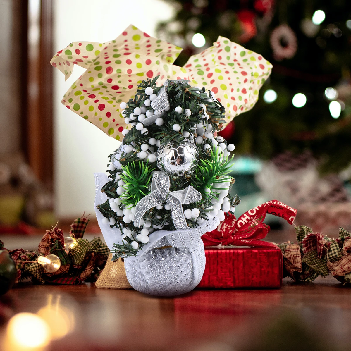 2 Pcs Christmas Tree Ornaments Mini Indoor Decorations Holiday for Office Pine Silver Artificial Trees
2 Pcs Christmas Tree Ornaments Mini Indoor Decorations Holiday for Office Pine Silver Artificial Trees