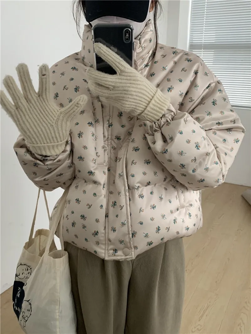 Korean Style Floral Print Satin Thick Warm Stand Collar Short Puffer Jacket Bread Shape down Coat Princess Style Long Sleeve
Korean Style Floral Print Satin Thick Warm Stand Collar Short Puffer Jacket Bread Shape down Coat Princess Style Long Sleeve