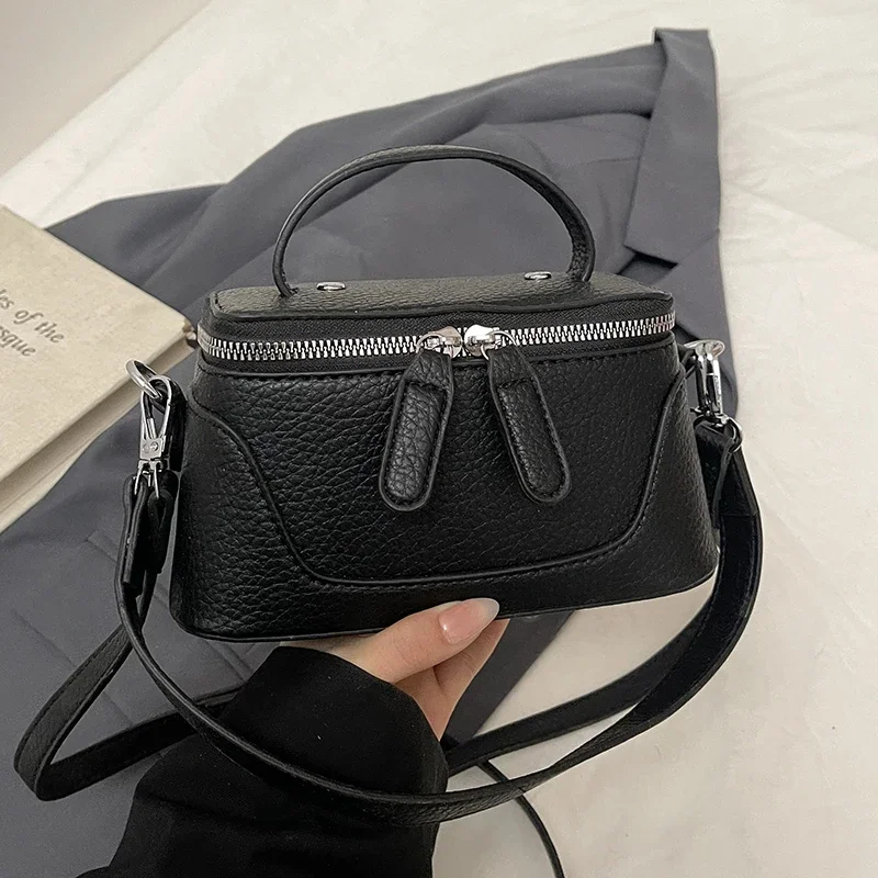 Armpit Shoulder Side Bags for Women 2025 Designer Trend Black Leather Small Box Crossbody Handbags and Purses Bags for Women
Armpit Shoulder Side Bags for Women 2025 Designer Trend Black Leather Small Box Crossbody Handbags and Purses Bags for Women