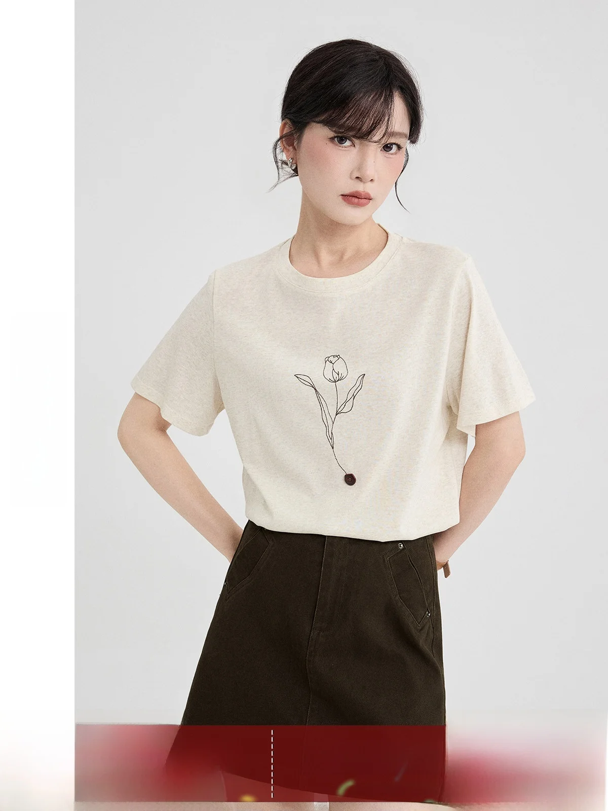 Guier Embroidered Short Sleeve T-Shirt Women Summer 2026 round Neck Loose Fit Vintage Style Floral Print Casual Top
Guier Embroidered Short Sleeve T-Shirt Women Summer 2026 round Neck Loose Fit Vintage Style Floral Print Casual Top