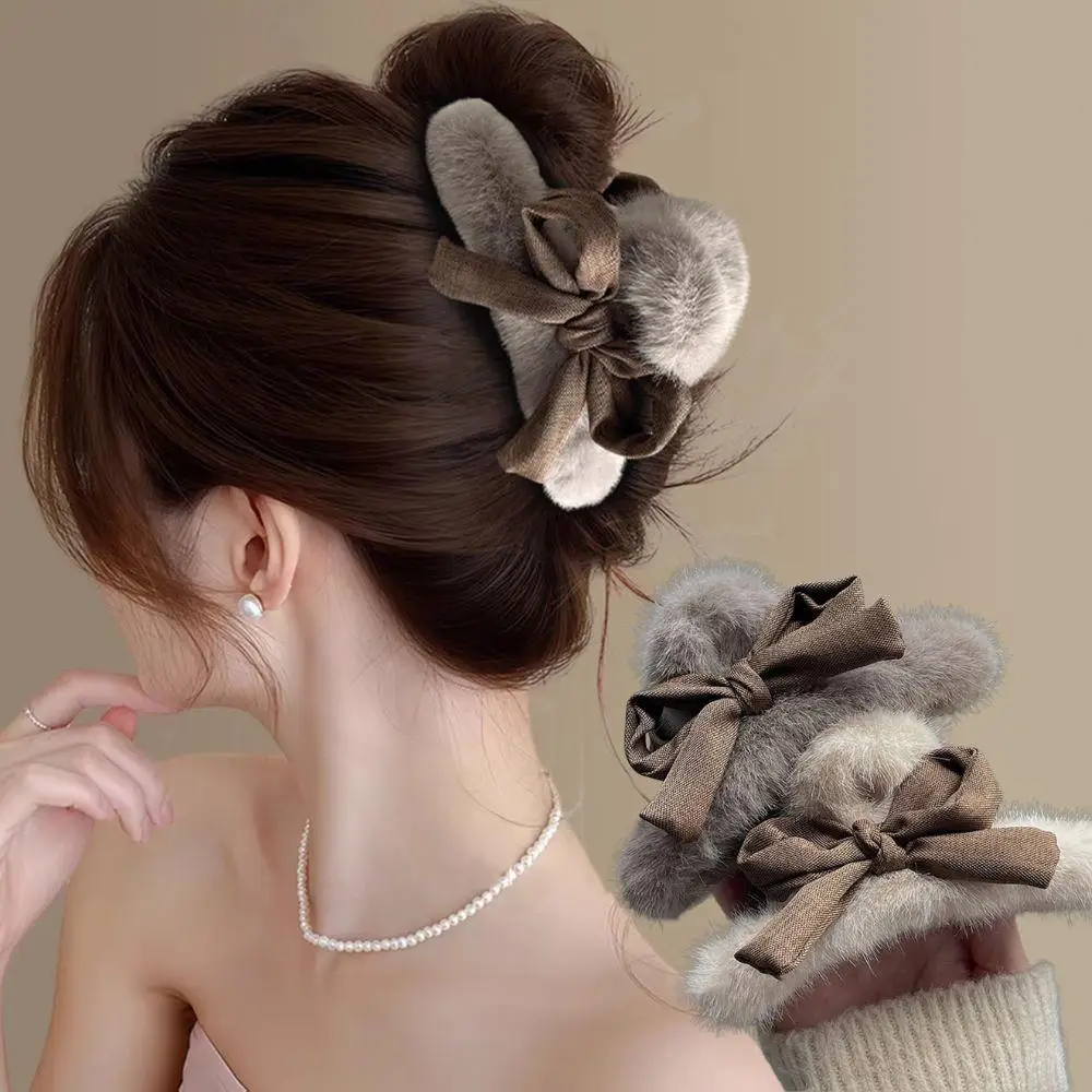 Korean Winter Plush Hair Claw Faux Fur Large Shark Clip Autumn Leisure Back Head Hairpin Crab Clip Fashion Fluffy Ponytail Clip
Korean Winter Plush Hair Claw Faux Fur Large Shark Clip Autumn Leisure Back Head Hairpin Crab Clip Fashion Fluffy Ponytail Clip