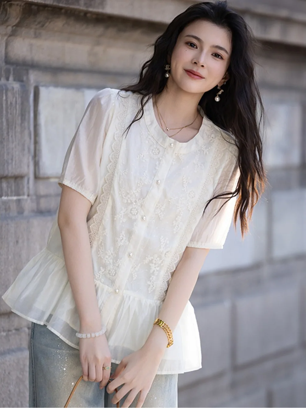 French Style Lace Shirt Women's Summer New V-neck Chiffon Design Waist-cinching Blouse Casual Wear Short Sleeve Regular Fit
French Style Lace Shirt Women's Summer New V-neck Chiffon Design Waist-cinching Blouse Casual Wear Short Sleeve Regular Fit
