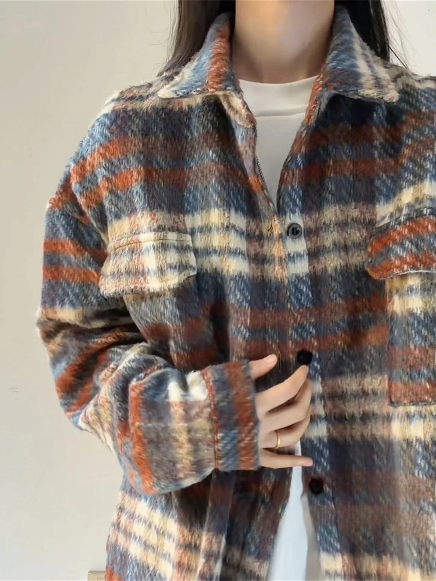 Мужская шерстяная куртка-пальто в стиле ретро с контрастным клетчатым узором, воротником-стойкой, утепленная, плотная, осенне-зимняя, Cleanfit
Мужская шерстяная куртка-пальто в стиле ретро с контрастным клетчатым узором, воротником-стойкой, утепленная, плотная, осенне-зимняя, Cleanfit