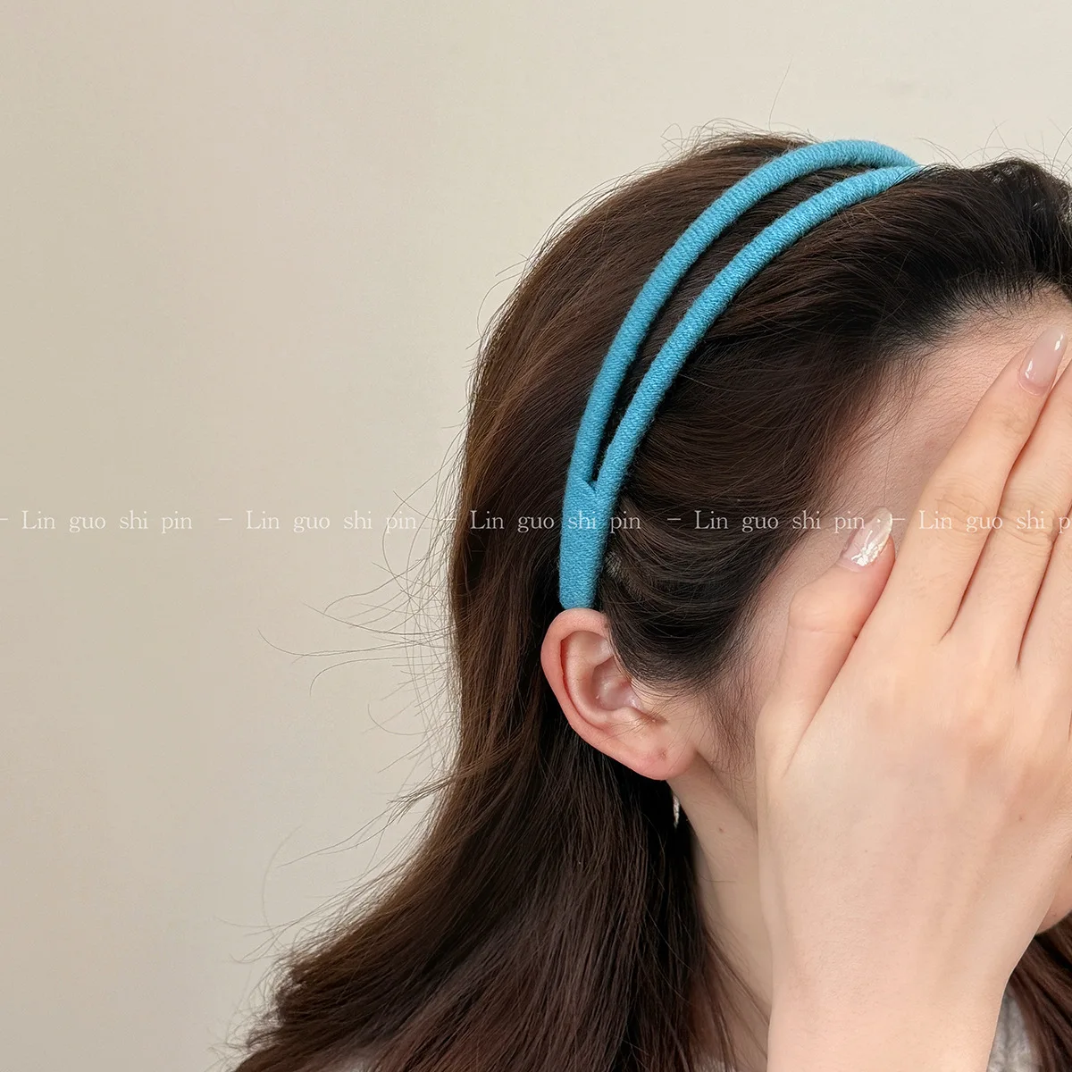 1 шт. Корейская повязка на голову из крученой пряжи, тонкий дизайн, нескользящая, для повседневного ношения, универсальный, элегантный аксессуар для волос для женщин
1 шт. Корейская повязка на голову из крученой пряжи, тонкий дизайн, нескользящая, для повседневного ношения, универсальный, элегантный аксессуар для волос для женщин