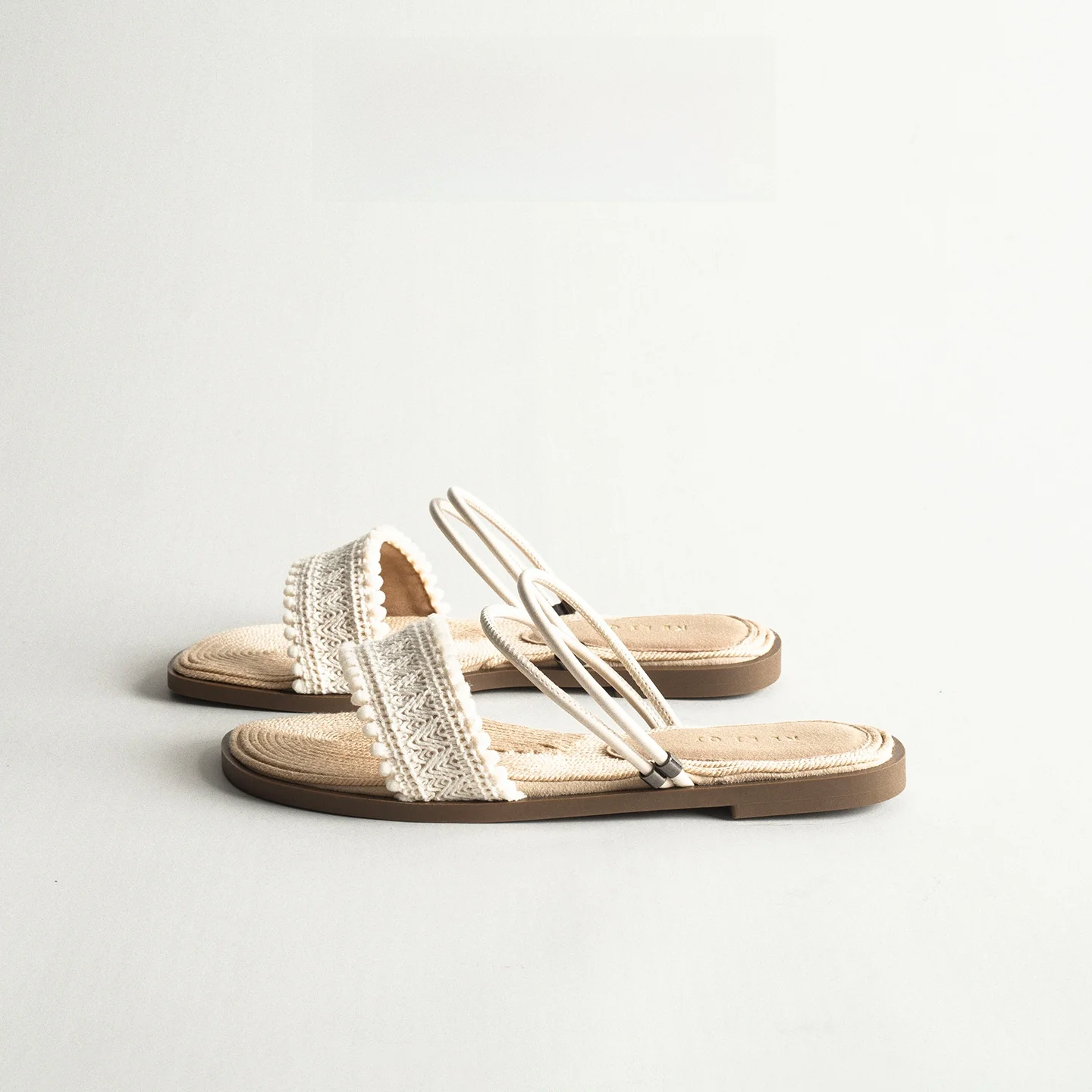 Bohemian Woven Sandals Women's Summer Outdoor Casual Match Skirts Flat Bottom Beach One-Strap Slippers Comfortable Slip-On
Bohemian Woven Sandals Women's Summer Outdoor Casual Match Skirts Flat Bottom Beach One-Strap Slippers Comfortable Slip-On