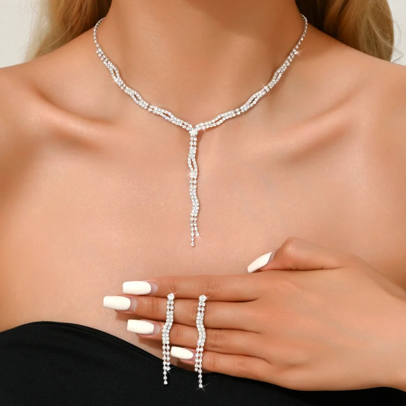 Super Shiny Rhinestone Tassel Earrings Necklace French Style Fashionable Design Clavicle Chain Light Luxury High-end Sense Jewel
Super Shiny Rhinestone Tassel Earrings Necklace French Style Fashionable Design Clavicle Chain Light Luxury High-end Sense Jewel
