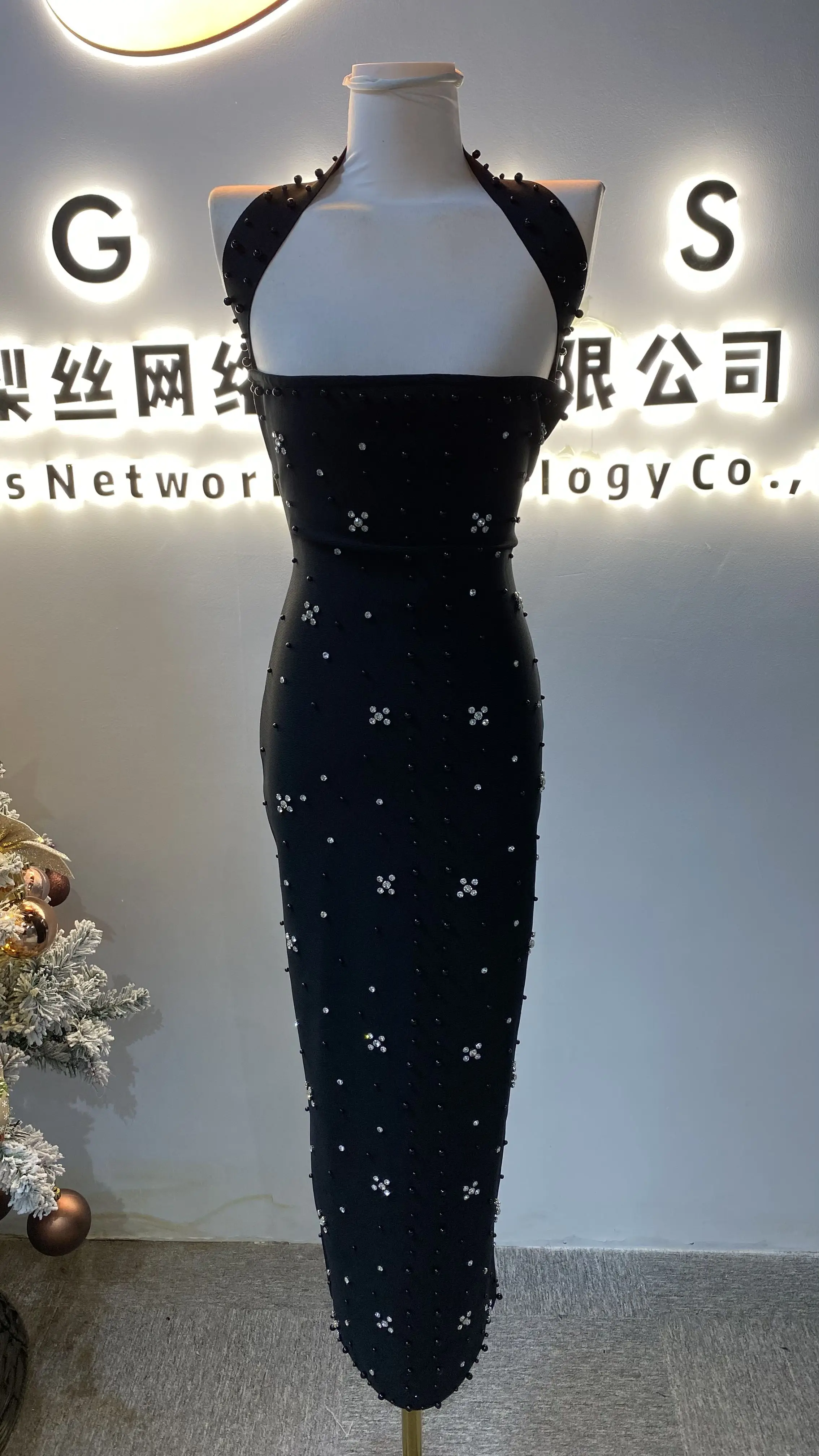 Luxury Women's Black Bandage Dress Halter Neck Long Bodycon Evening Gown-GZMM439
Luxury Women's Black Bandage Dress Halter Neck Long Bodycon Evening Gown-GZMM439