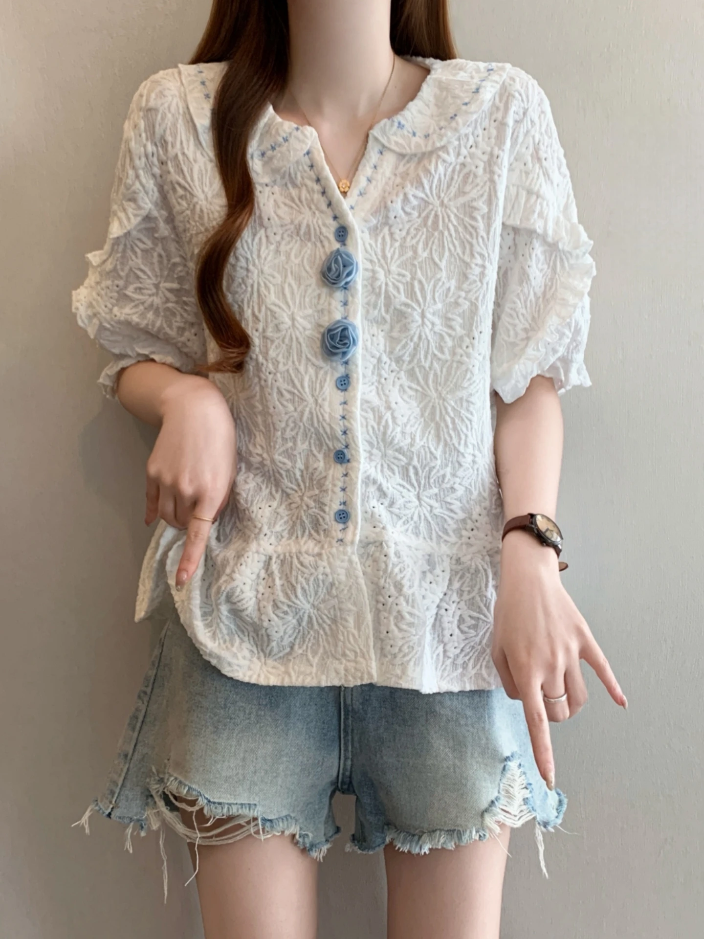 Lace Embroidery V-Neck Short Sleeve White Shirt Women Summer plus Size Slimming Floral Top Korean Style Loose Fit Button Detail
Lace Embroidery V-Neck Short Sleeve White Shirt Women Summer plus Size Slimming Floral Top Korean Style Loose Fit Button Detail