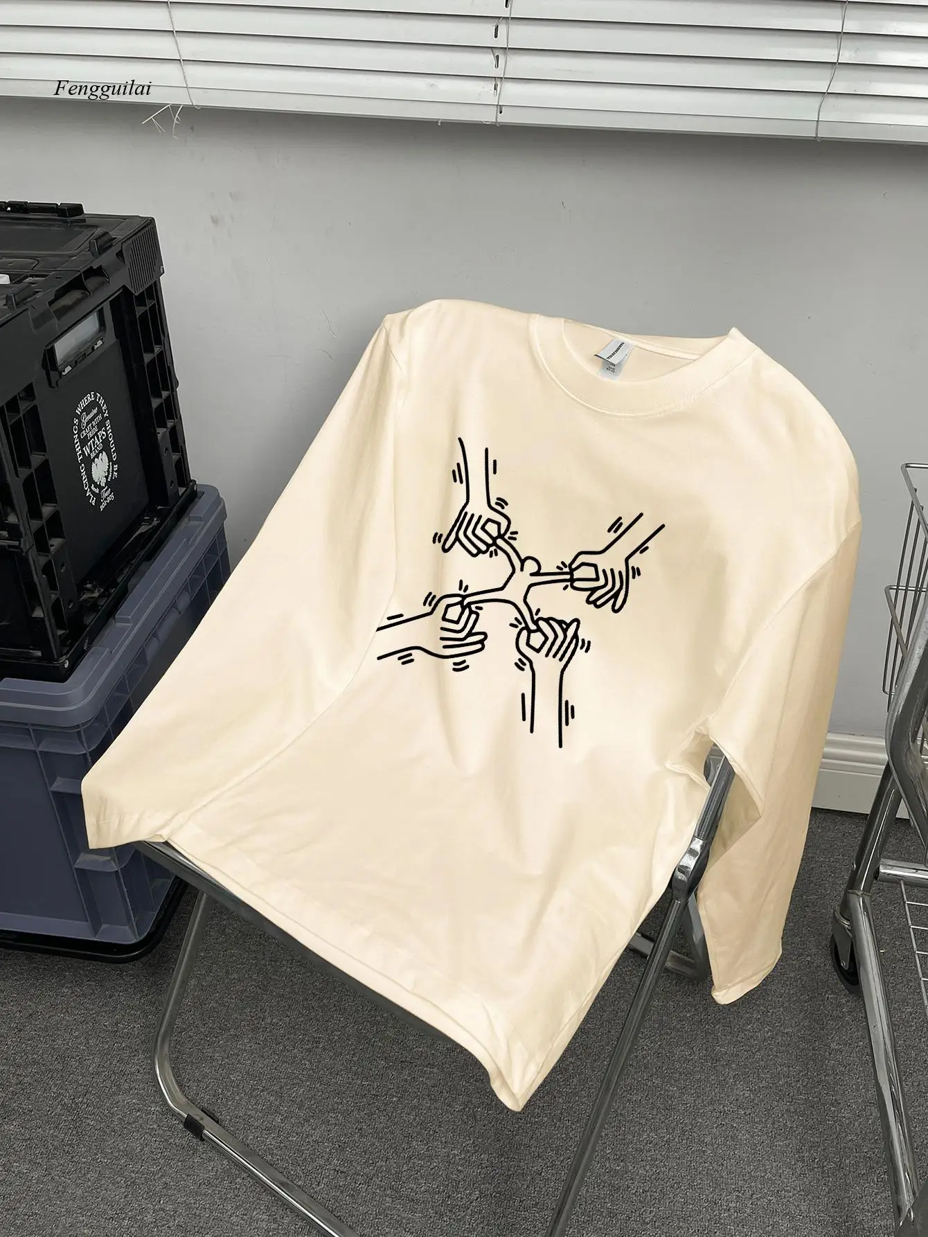 Повседневная футболка с круглым вырезом и длинными рукавами — черная с белым абстрактным художественным принтом, осенне-зимний модный топ для повседневной одежды
Повседневная футболка с круглым вырезом и длинными рукавами — черная с белым абстрактным художественным принтом, осенне-зимний модный топ для повседневной одежды