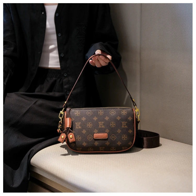 High-End Designer Paris Inspired Messenger Bag with Letter Logo and Solid Color Commuter Style
High-End Designer Paris Inspired Messenger Bag with Letter Logo and Solid Color Commuter Style