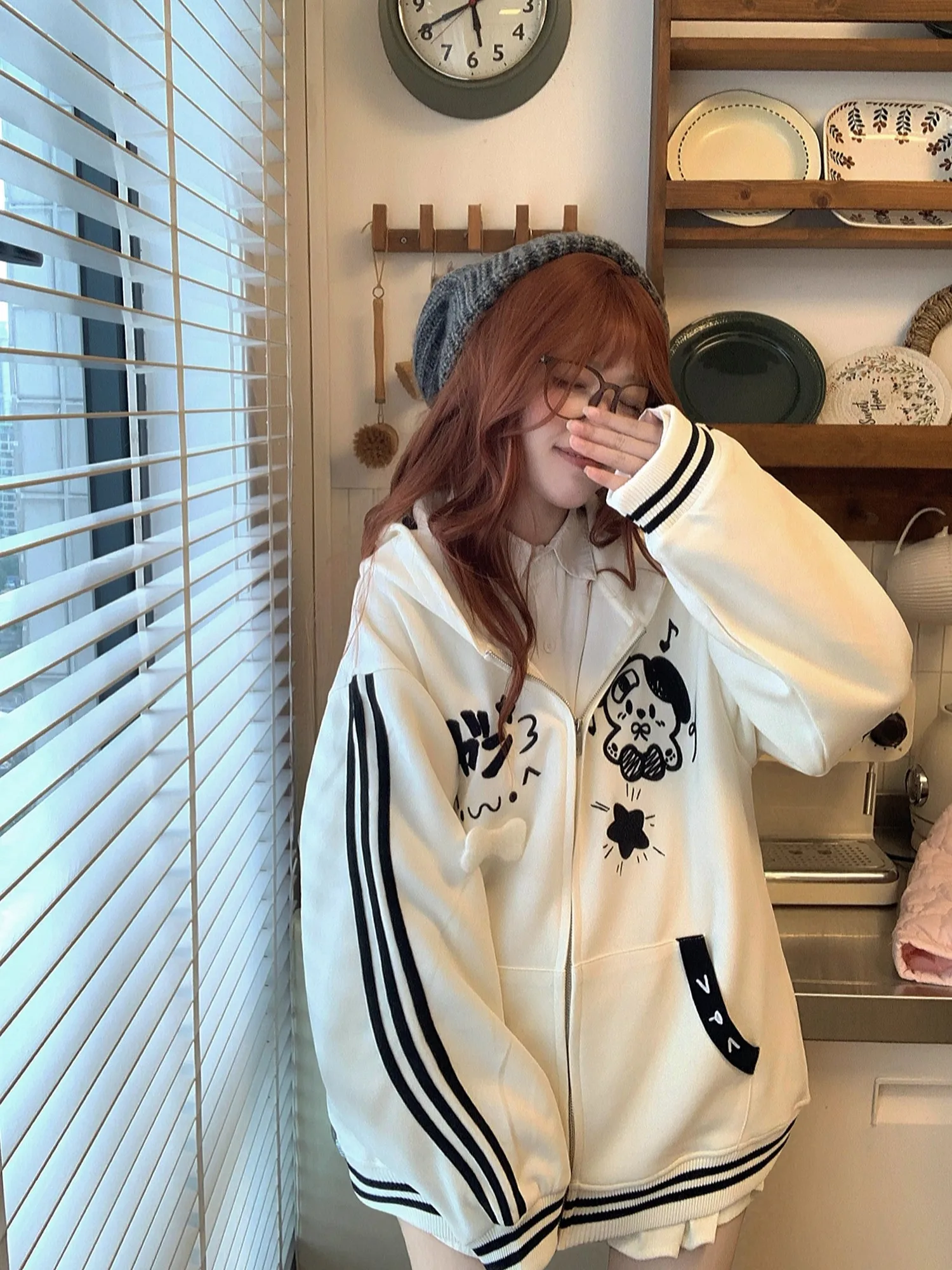 Loose Women's Hoodie Jacket Fleece Lined Open Cardigan Style Ear Stripe Design Autumn Winter New White Color Block Sweater
Loose Women's Hoodie Jacket Fleece Lined Open Cardigan Style Ear Stripe Design Autumn Winter New White Color Block Sweater