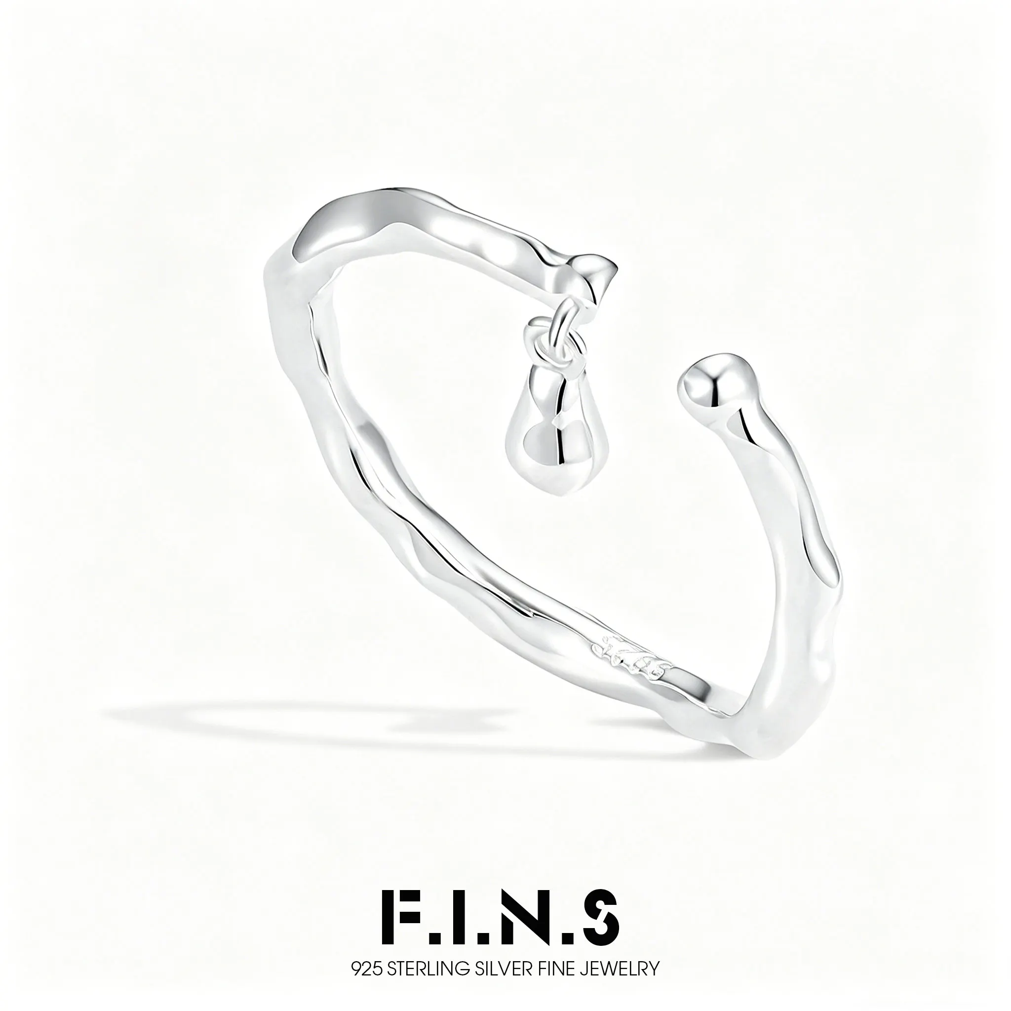 F.I.N.S Original 'Little Pear' S925 Sterling Silver Ring Minimalist Chic Small Pendants Open Adjustable Finger Fine Jewelry
F.I.N.S Original 'Little Pear' S925 Sterling Silver Ring Minimalist Chic Small Pendants Open Adjustable Finger Fine Jewelry