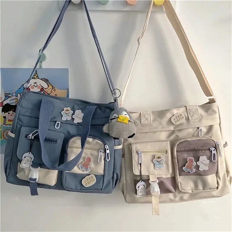 Cute Waterproof Nylon Shoulder Bag Women's Cartoon Badge Decor Crossbody Bags Zipper Purse Pack Large Capacity Crossbody Bag
Cute Waterproof Nylon Shoulder Bag Women's Cartoon Badge Decor Crossbody Bags Zipper Purse Pack Large Capacity Crossbody Bag