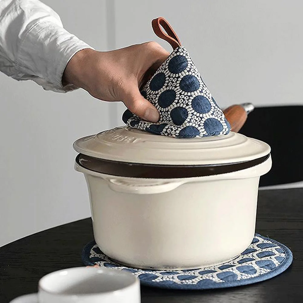 1Pcs Heat-Insulated Pot Lid Cover Anti-Scald Protective Cover for Pan Handle and Lid Triangular Cloth Design Long-Lasting Use
1Pcs Heat-Insulated Pot Lid Cover Anti-Scald Protective Cover for Pan Handle and Lid Triangular Cloth Design Long-Lasting Use