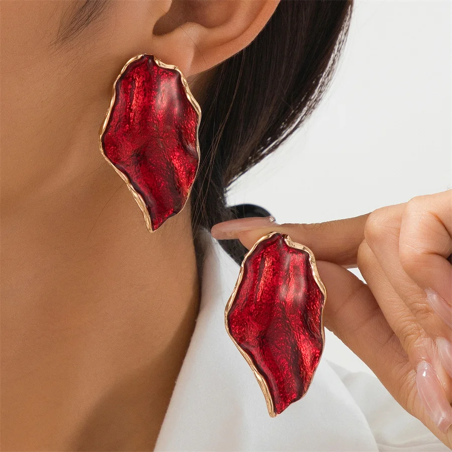 Bride's personalized French high-end fashion irregular leaf oil drop earrings women's light luxury fashion jewelry new style
Bride's personalized French high-end fashion irregular leaf oil drop earrings women's light luxury fashion jewelry new style