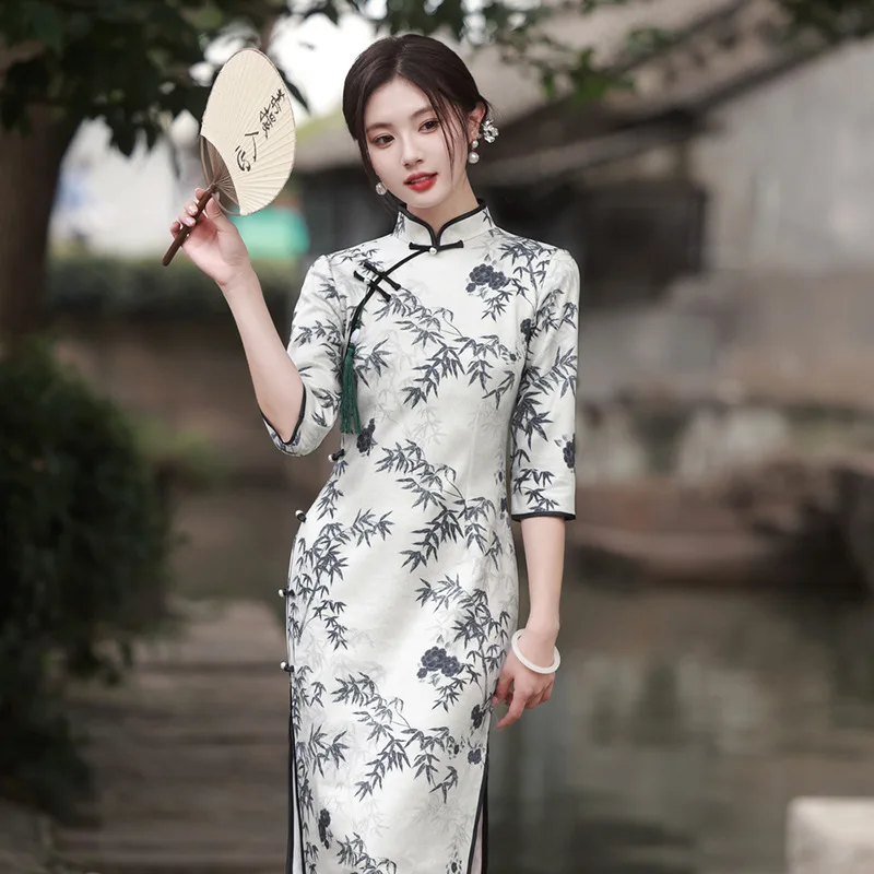 2023 New Black Autumn Vintage Suede Cheongsam Women Bamboo Print Long Dress Party Costume Elegant Plus Size Qipao S To 4XL
2023 New Black Autumn Vintage Suede Cheongsam Women Bamboo Print Long Dress Party Costume Elegant Plus Size Qipao S To 4XL