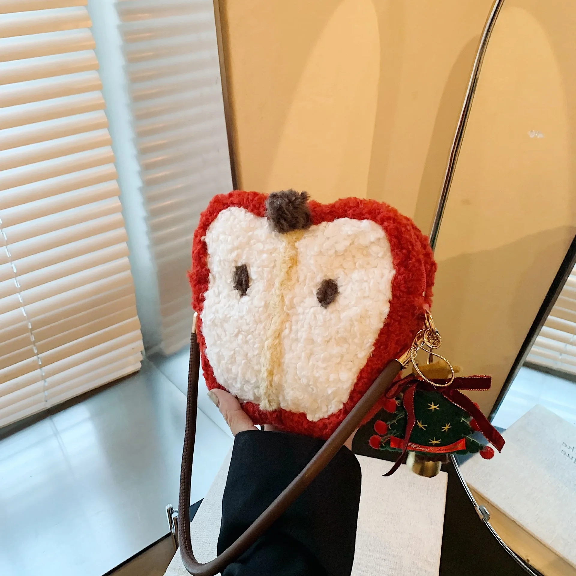 Niche Design Christmas Lamb Wool Apple Handbag Plush and Cute Little Bag Versatile Cross-body Shoulder Bag
Niche Design Christmas Lamb Wool Apple Handbag Plush and Cute Little Bag Versatile Cross-body Shoulder Bag