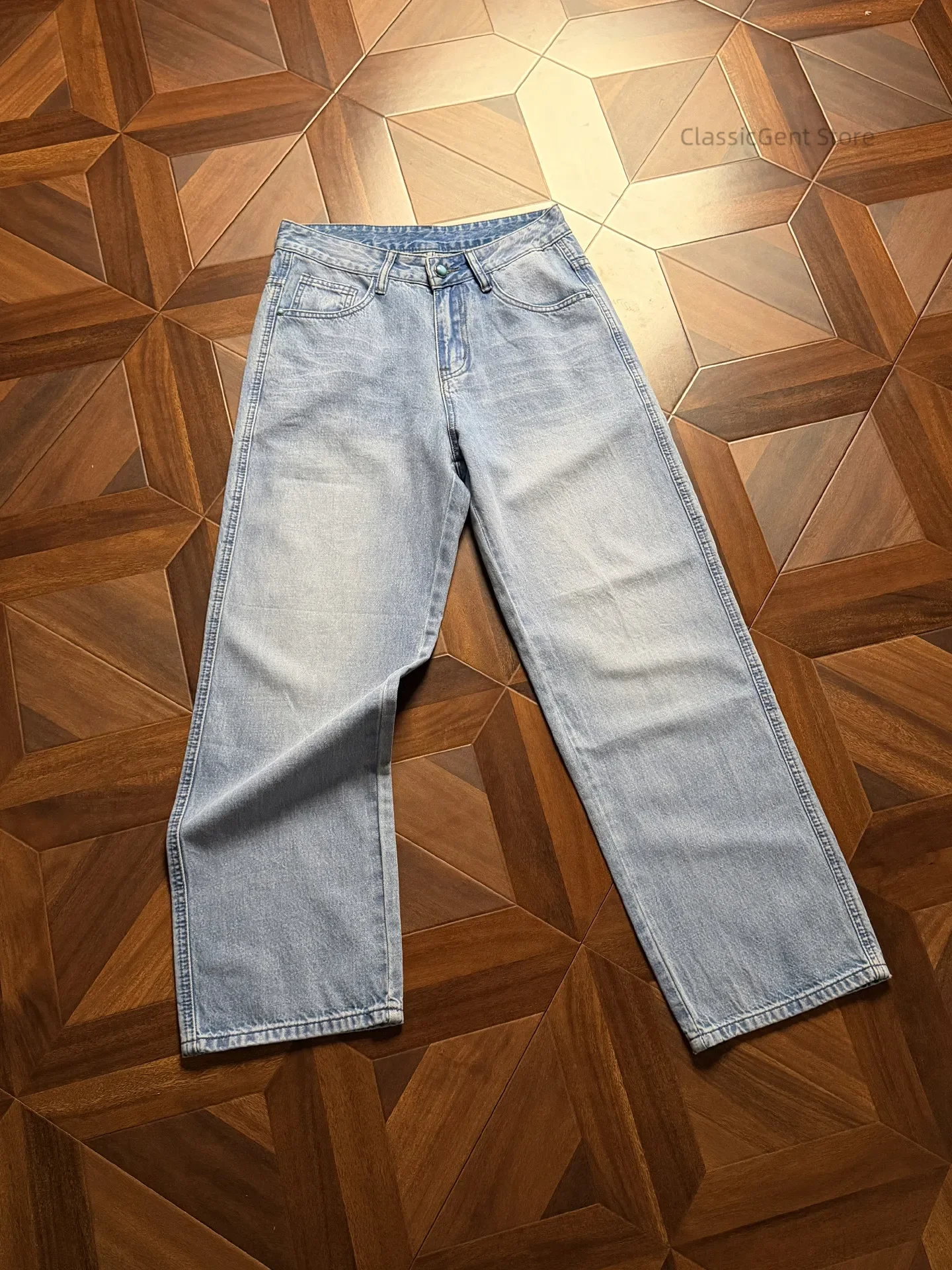 Pale cat whisker hazy sky blue 10.5 oz jeans, washed and clear without restraint
Pale cat whisker hazy sky blue 10.5 oz jeans, washed and clear without restraint