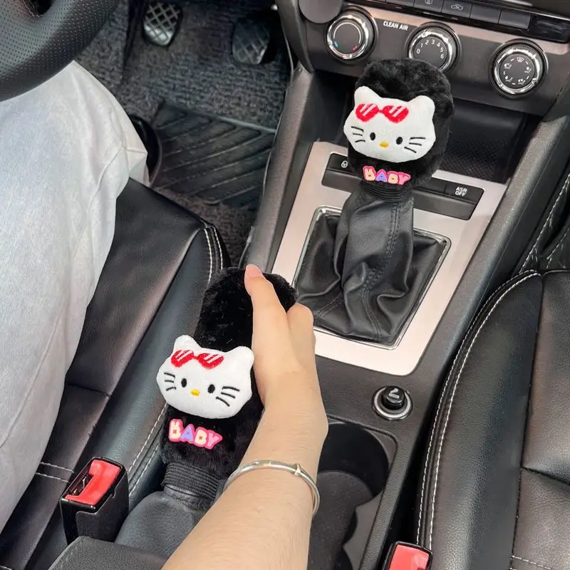 Декоративный чехол Sanrio для рычага переключения передач автомобиля с ручным тормозом, мультяшный плюшевый милый Hello Kitty Kuromi, аксессуары для украшения автомобиля
Декоративный чехол Sanrio для рычага переключения передач автомобиля с ручным тормозом, мультяшный плюшевый милый Hello Kitty Kuromi, аксессуары для украшения автомобиля