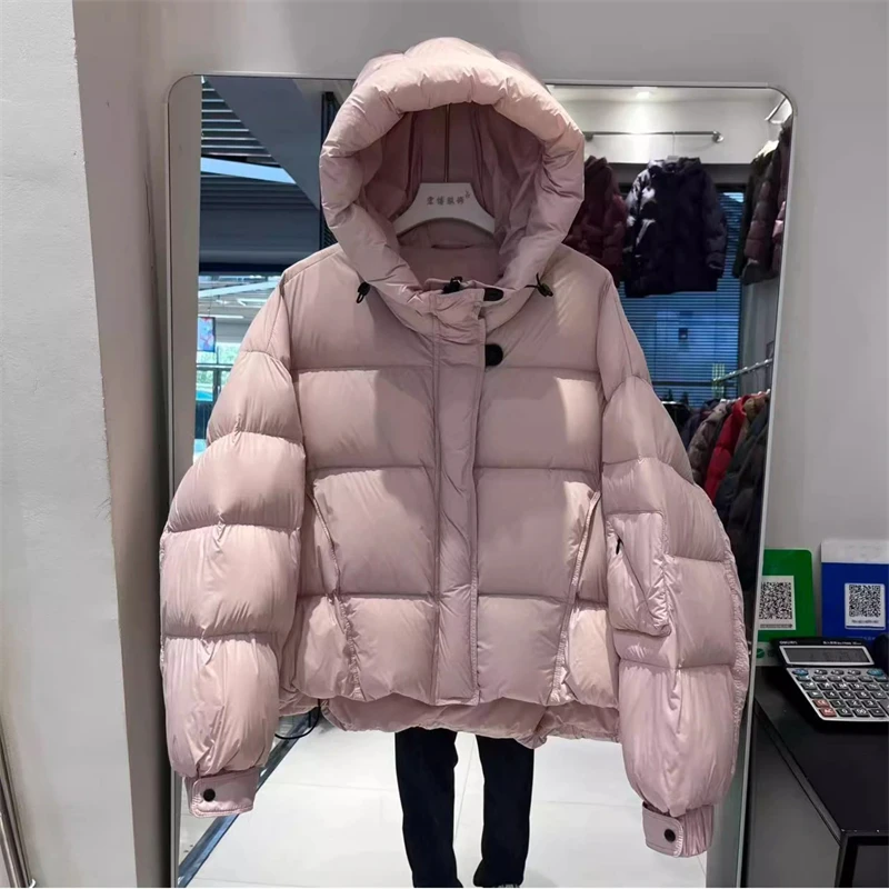 2025 Winter New Women's Thickened Warm Hooded Down Jacket, High-Quality Fashionable Casual Short Puff White Duck Down Parka
2025 Winter New Women's Thickened Warm Hooded Down Jacket, High-Quality Fashionable Casual Short Puff White Duck Down Parka