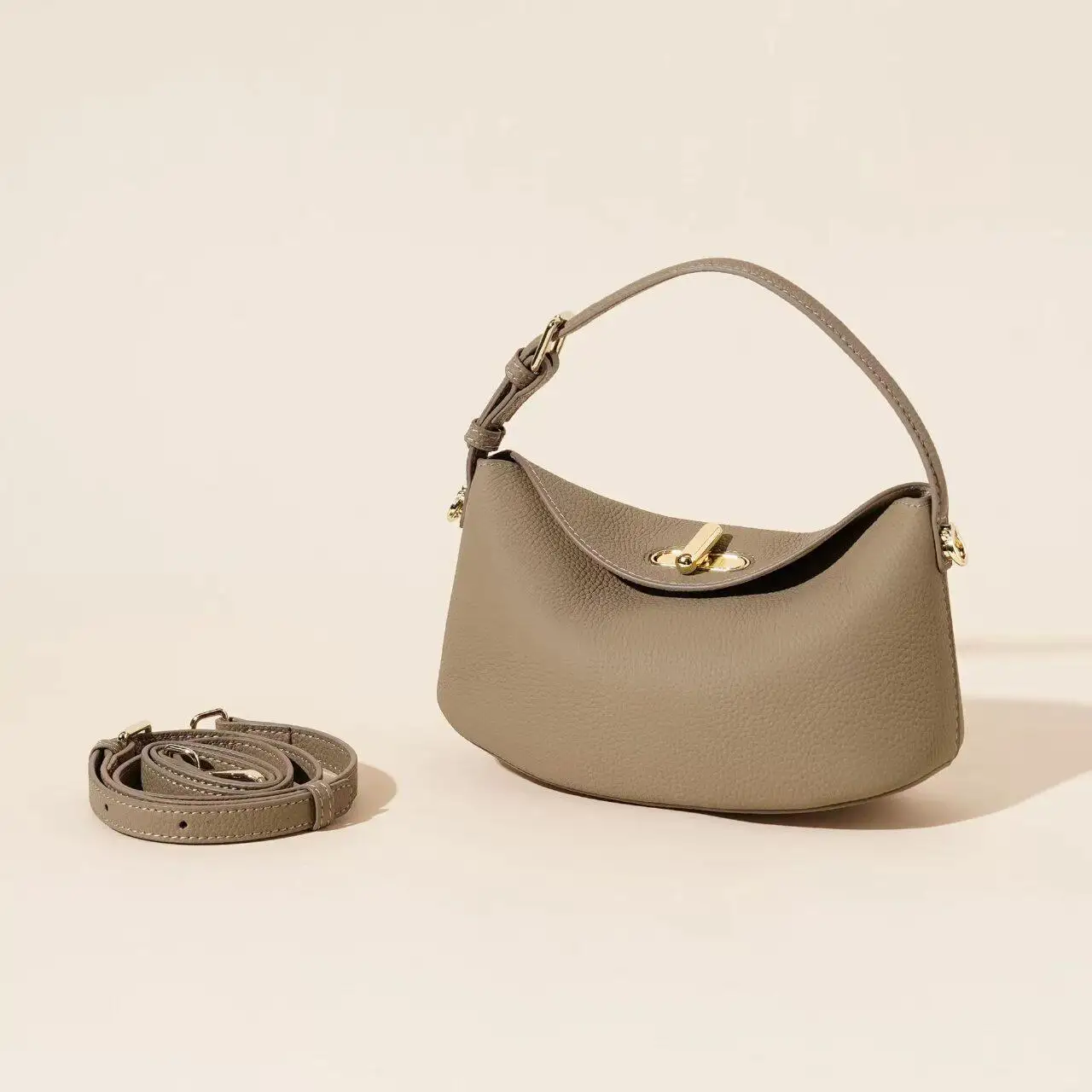 Top-layer cowhide women's handbag, shoulder & crossbody bag. 2025 summer new Korean-style ingot bag, exquisite versatile bag
Top-layer cowhide women's handbag, shoulder & crossbody bag. 2025 summer new Korean-style ingot bag, exquisite versatile bag
