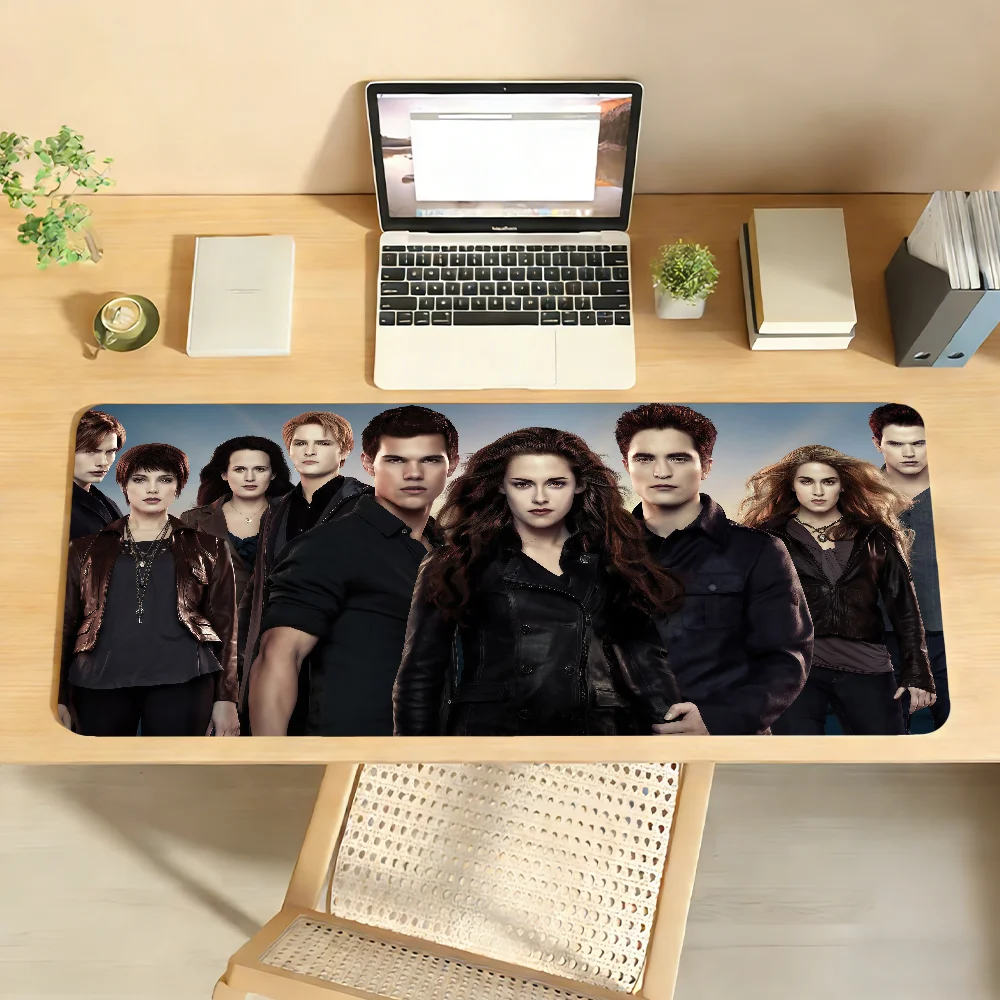 Movie T-Twilight Mouse Pad Non-slip Locking Edge DeskMat PC Laptop Accessories Rubber Office Keyboard Large Game Carpet
Movie T-Twilight Mouse Pad Non-slip Locking Edge DeskMat PC Laptop Accessories Rubber Office Keyboard Large Game Carpet