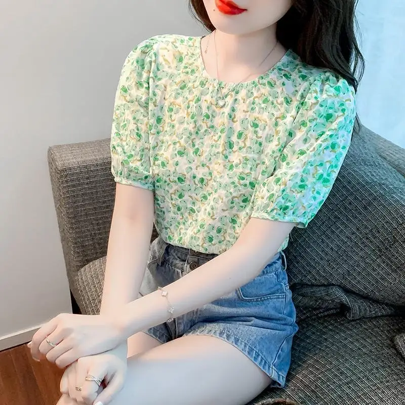 2025 Summer Thin Printed Fashionable Floral Top for Women Korean Style Loose Round Neck High-end Temperament Versatile
2025 Summer Thin Printed Fashionable Floral Top for Women Korean Style Loose Round Neck High-end Temperament Versatile