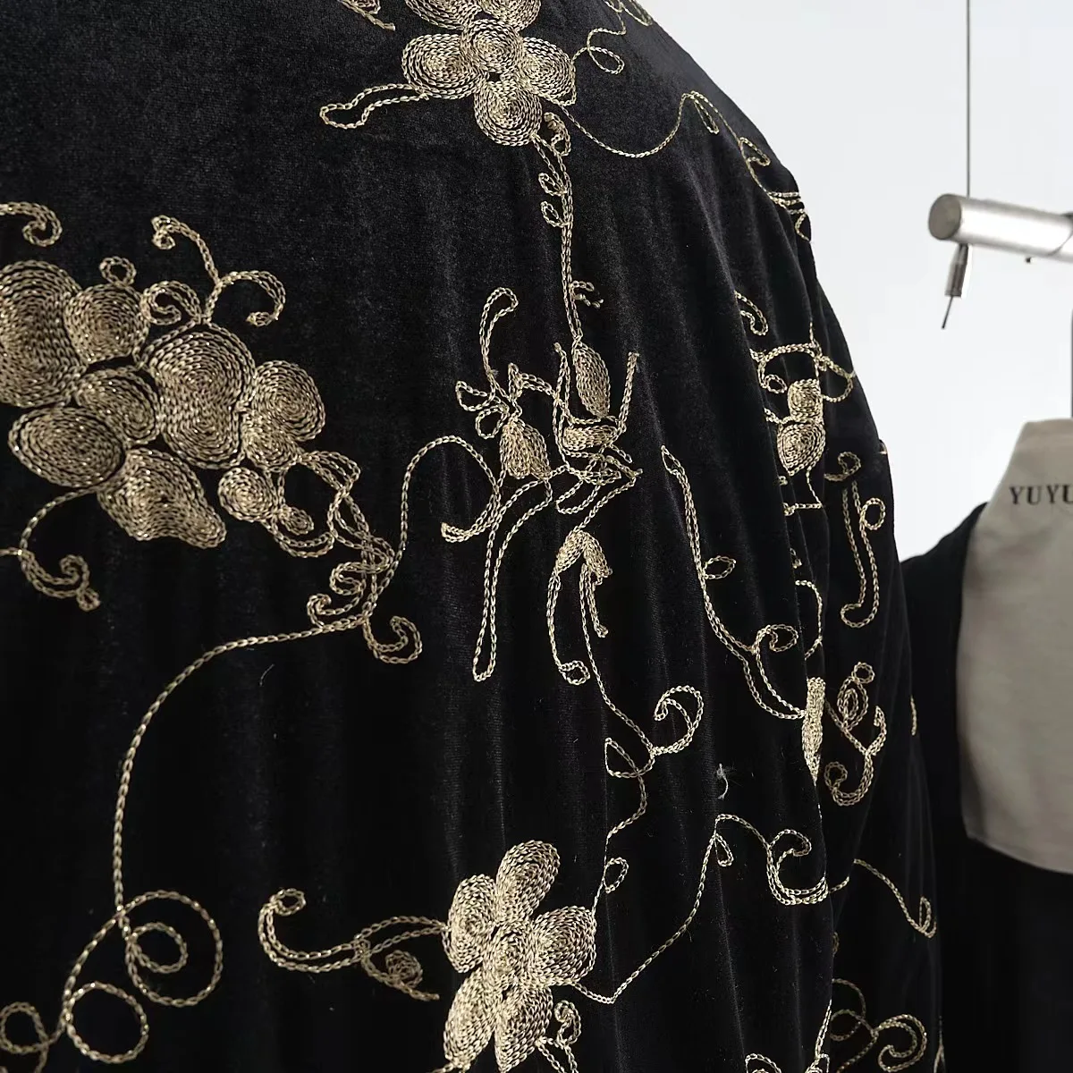 Autumn And Winter Velvet Embroidered Chinese Style Cheongsam Dress Fabric Embroidered Coat Fabric
Autumn And Winter Velvet Embroidered Chinese Style Cheongsam Dress Fabric Embroidered Coat Fabric