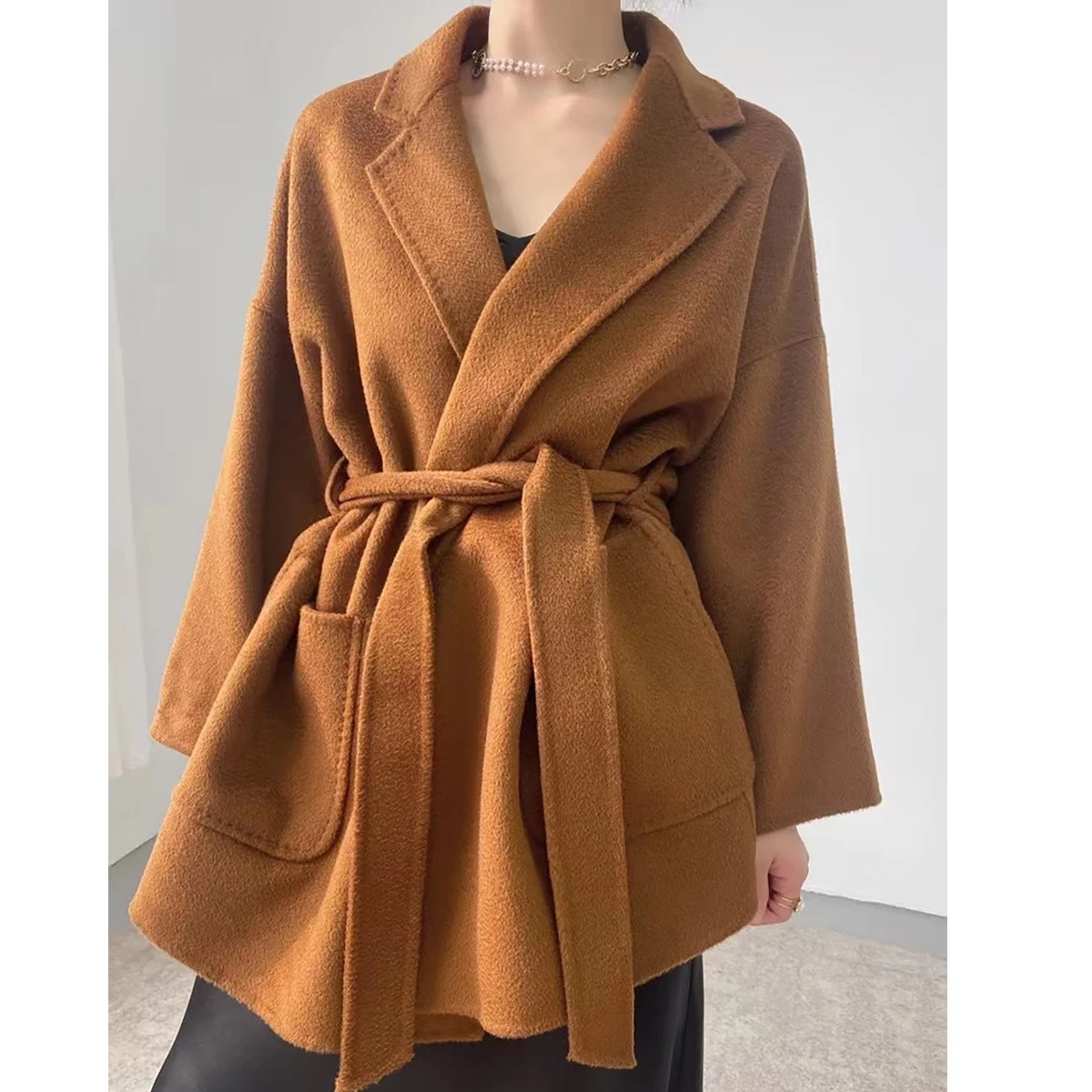 Women Mid-length Wool Coat Jackets Water Ripples New Autumn 20% Cashmere Camel Coat Commuting Winter Cashmere Coat
Women Mid-length Wool Coat Jackets Water Ripples New Autumn 20% Cashmere Camel Coat Commuting Winter Cashmere Coat