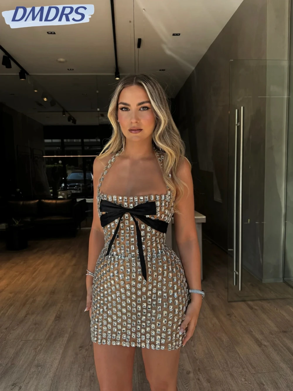 New Silver Rhinestones Mini Homecoming Dresses Sexy Illusion Halter Cocktail Gown Customized Stunning Evening Dress For Women
New Silver Rhinestones Mini Homecoming Dresses Sexy Illusion Halter Cocktail Gown Customized Stunning Evening Dress For Women