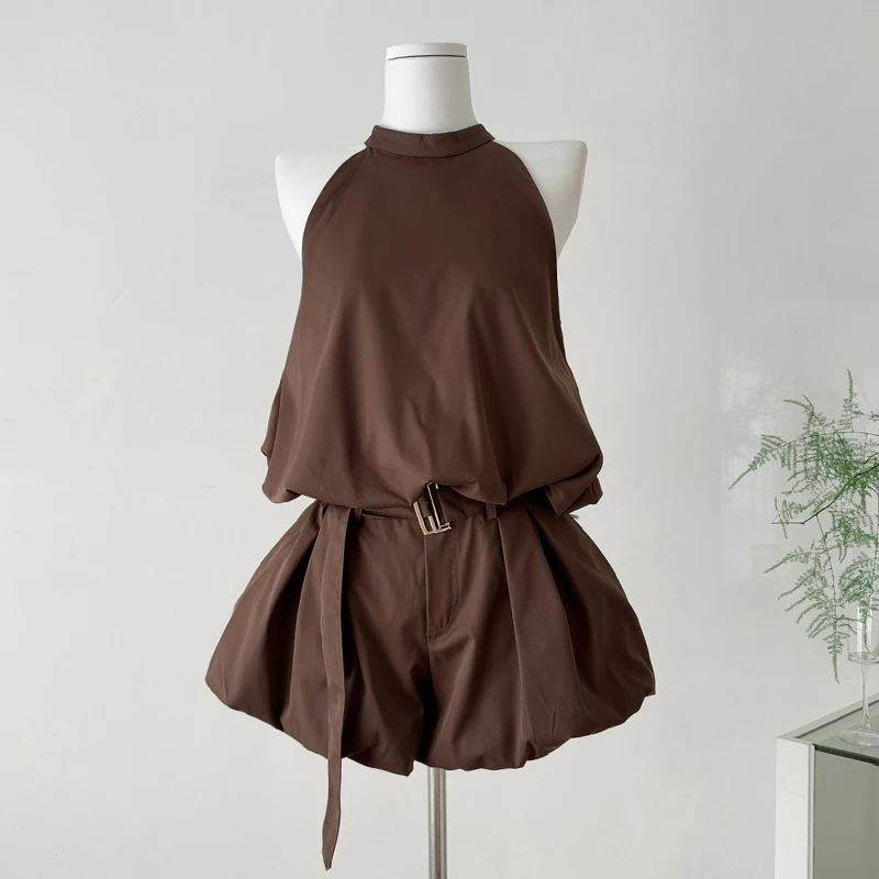 Минимализм, костюмы из двух предметов, женские топы без рукавов с лямкой на шее, футболки с высокой талией, широкие шорты, комплекты, женский новый наряд
Минимализм, костюмы из двух предметов, женские топы без рукавов с лямкой на шее, футболки с высокой талией, широкие шорты, комплекты, женский новый наряд