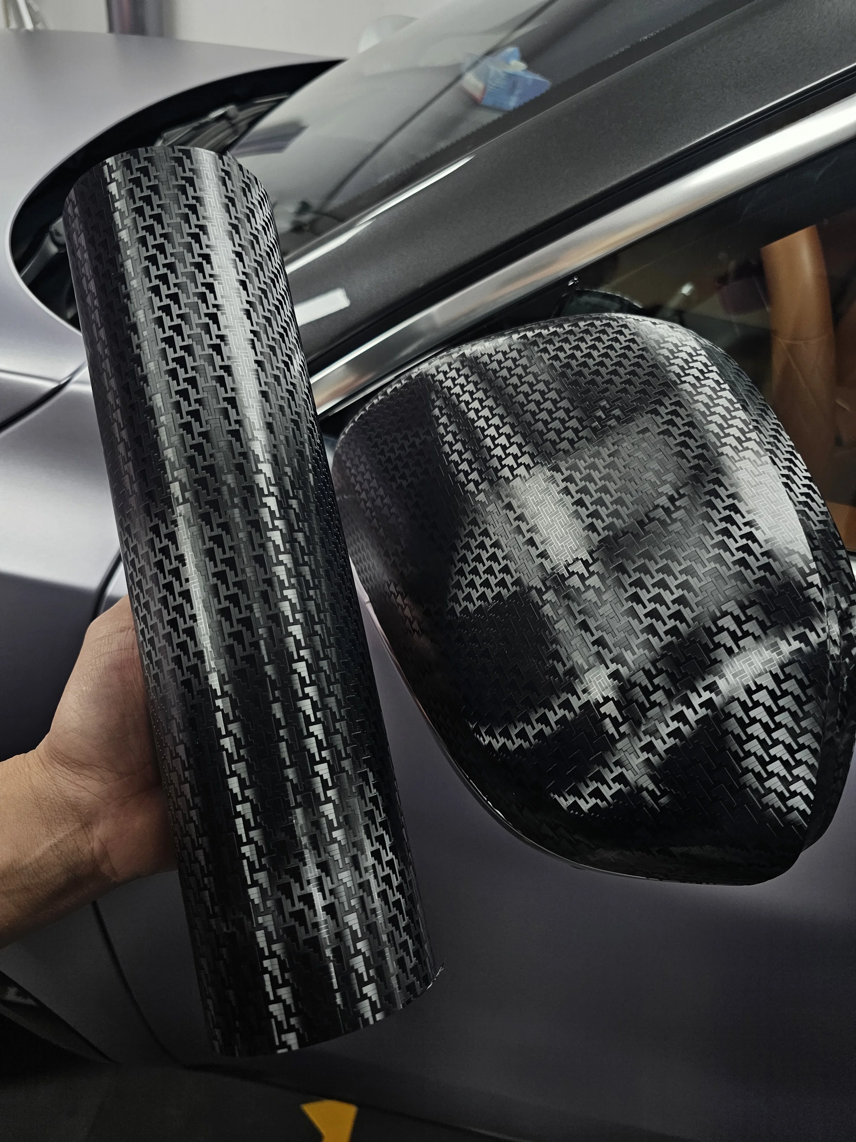 PET black 3D forged airplane pattern carbon fiber decoration center console bright black rearview mirror full body film
PET black 3D forged airplane pattern carbon fiber decoration center console bright black rearview mirror full body film