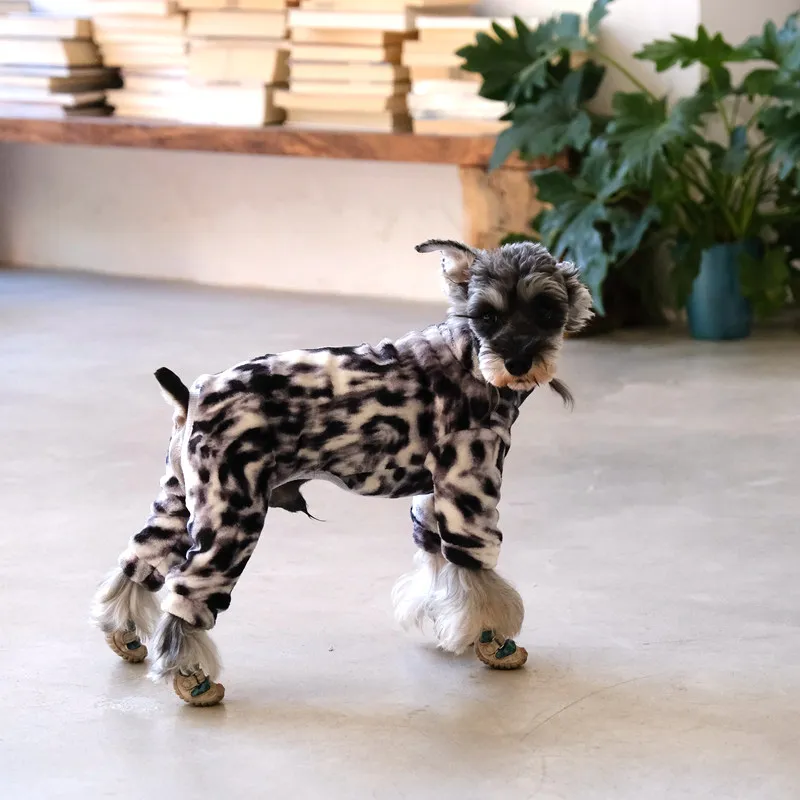 Осенне-зимняя одежда для собак в стиле ретро с леопардовым принтом, мягкий теплый комбинезон на четыре лапы для маленьких и средних собак, комбинезоны для щенков пуделя и тедди, размеры XS-XXL
Осенне-зимняя одежда для собак в стиле ретро с леопардовым принтом, мягкий теплый комбинезон на четыре лапы для маленьких и средних собак, комбинезоны для щенков пуделя и тедди, размеры XS-XXL