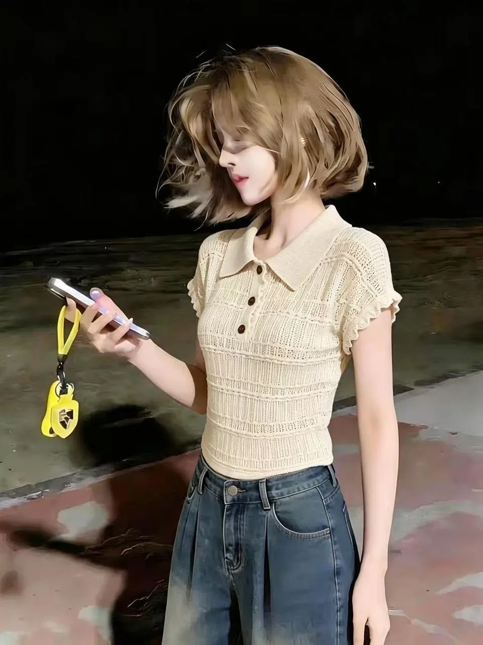 Ladies' Summer Short Sleeve Knitted Hollow out Collar Lazy Style Top Korean Version Straight Cut Silk Fabric Pure Color Design
Ladies' Summer Short Sleeve Knitted Hollow out Collar Lazy Style Top Korean Version Straight Cut Silk Fabric Pure Color Design