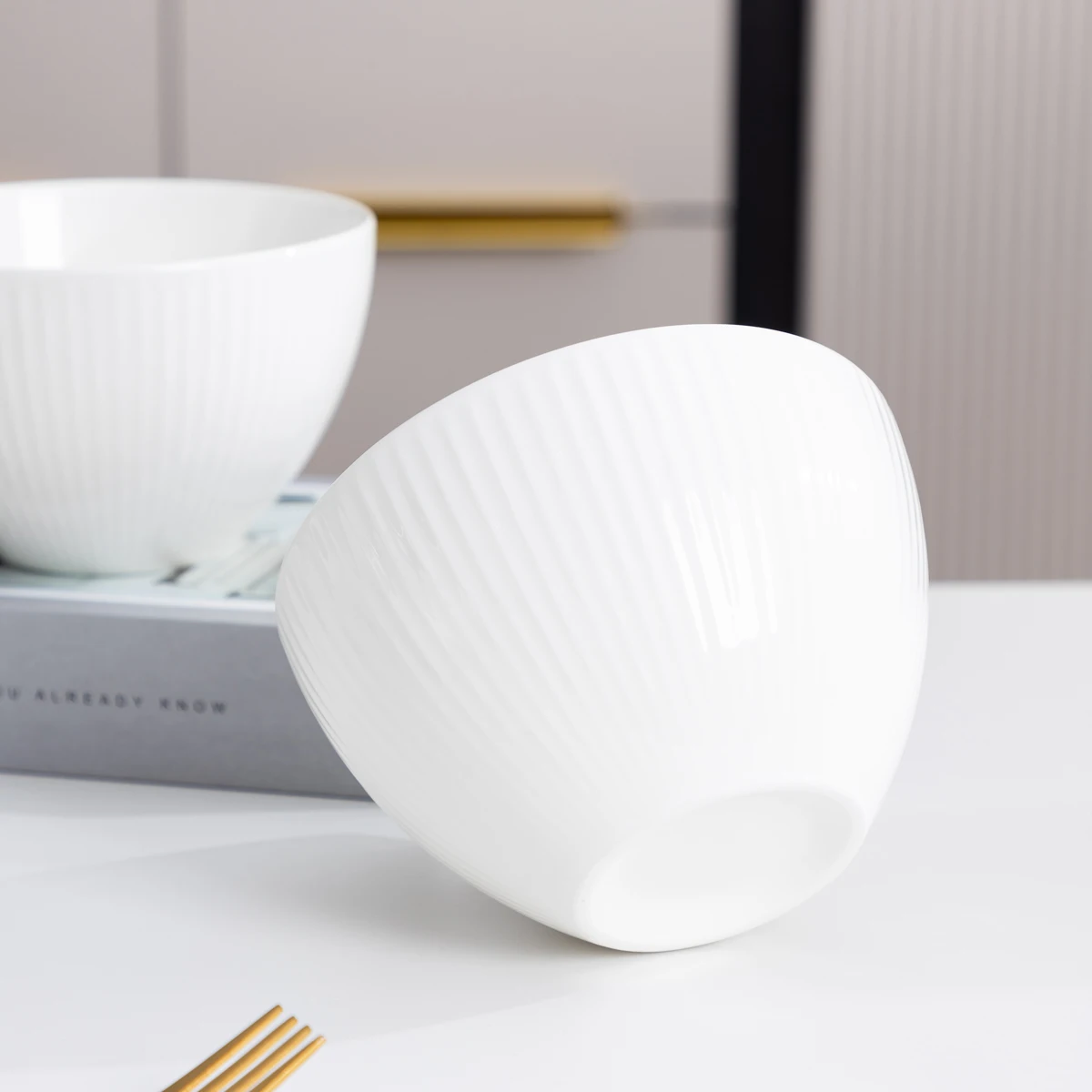 Premium Porcelain Dinnerware Set Elegant White Ceramic Kitchen Tableware with Bowls Plates and Cups Service for 4-8 People
Premium Porcelain Dinnerware Set Elegant White Ceramic Kitchen Tableware with Bowls Plates and Cups Service for 4-8 People
