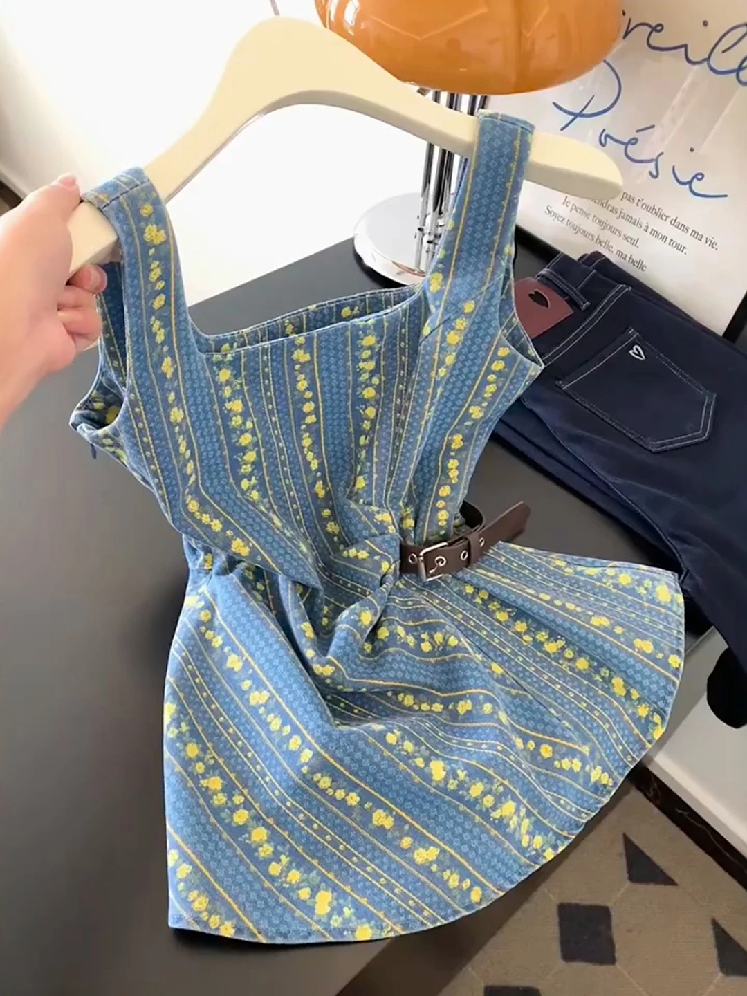 Korean Style Square Collar Waist-Cut Floral Stripe Women's Summer New Unique Beautiful Slimming Top Strap Vest Commute Style
Korean Style Square Collar Waist-Cut Floral Stripe Women's Summer New Unique Beautiful Slimming Top Strap Vest Commute Style