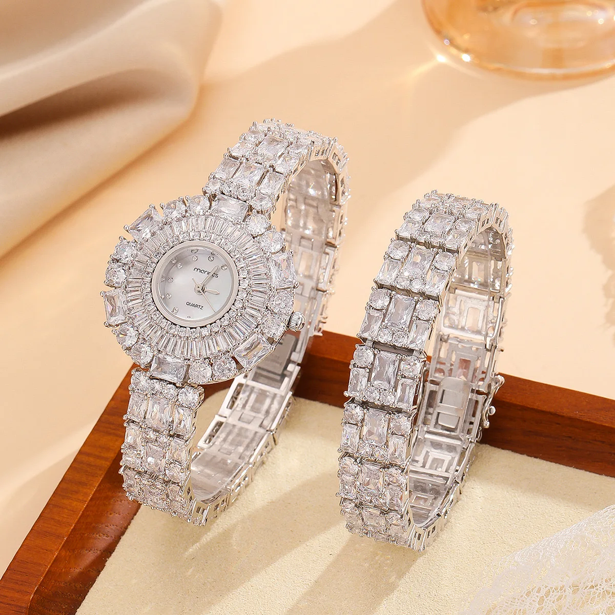 EYER Luxury Hot Fashion Full Zircon Crystal Geometric Bracelet Watch Set For Women Wedding Party Daily Jewelry Watch Accessories
EYER Luxury Hot Fashion Full Zircon Crystal Geometric Bracelet Watch Set For Women Wedding Party Daily Jewelry Watch Accessories