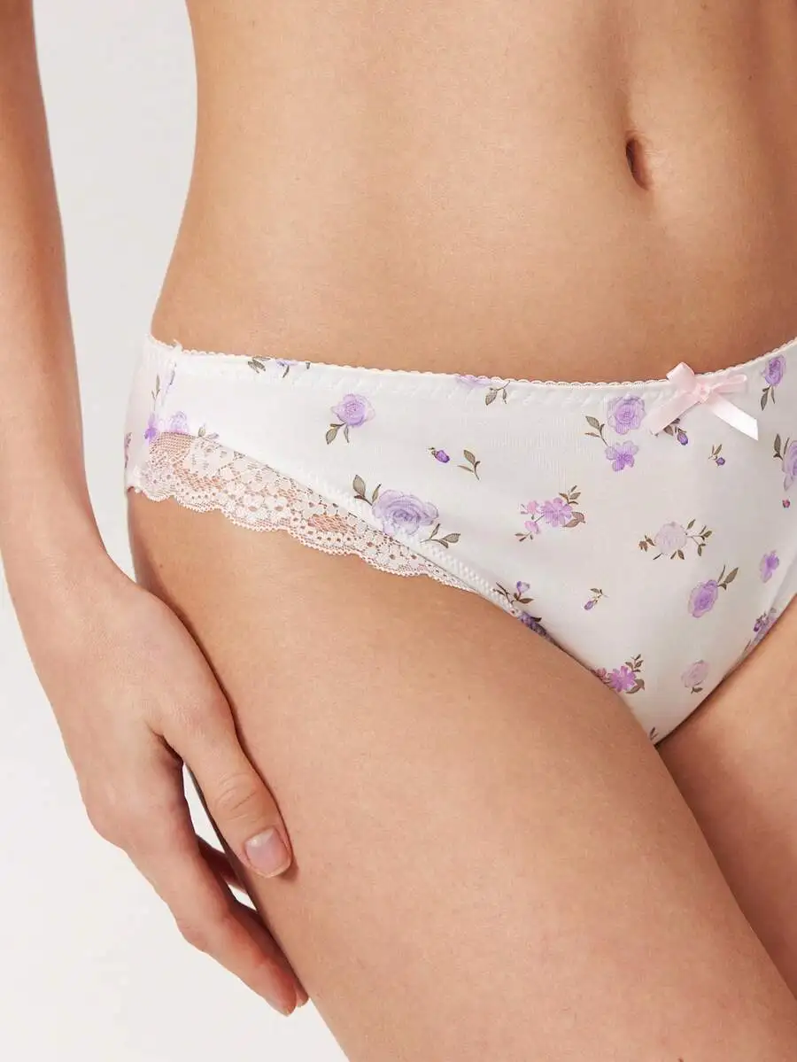 Womens Floral Lace Panties With Bow Decoration And Lace Trim
Womens Floral Lace Panties With Bow Decoration And Lace Trim