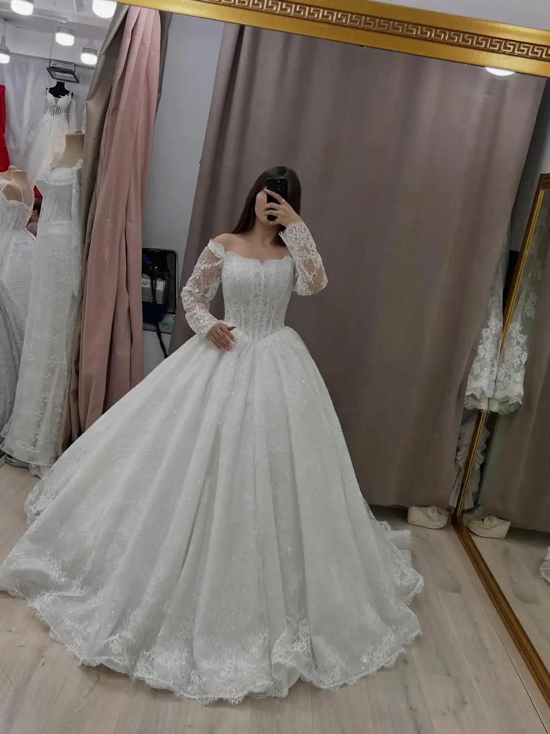 Elegant Lace Wedding Dress Off Shoulder Princess Ball Gown Bridal Dress with Long Sleeves Vestido De Novia
Elegant Lace Wedding Dress Off Shoulder Princess Ball Gown Bridal Dress with Long Sleeves Vestido De Novia