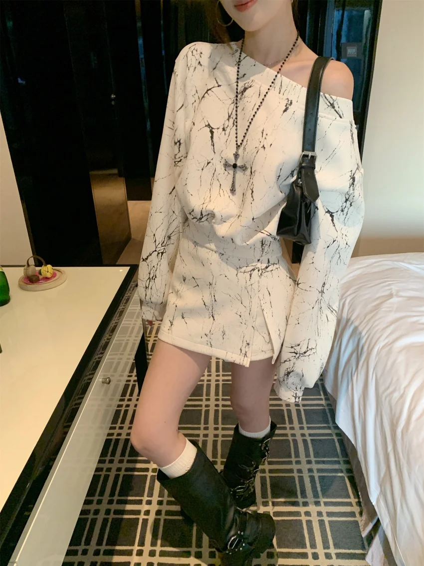 Alien Kitty High Street Women Two Pieces Sets Full Sleeve Autumn Skew Collar Sweatshirts Off Shoulders New Slim Mini Skirts
Alien Kitty High Street Women Two Pieces Sets Full Sleeve Autumn Skew Collar Sweatshirts Off Shoulders New Slim Mini Skirts