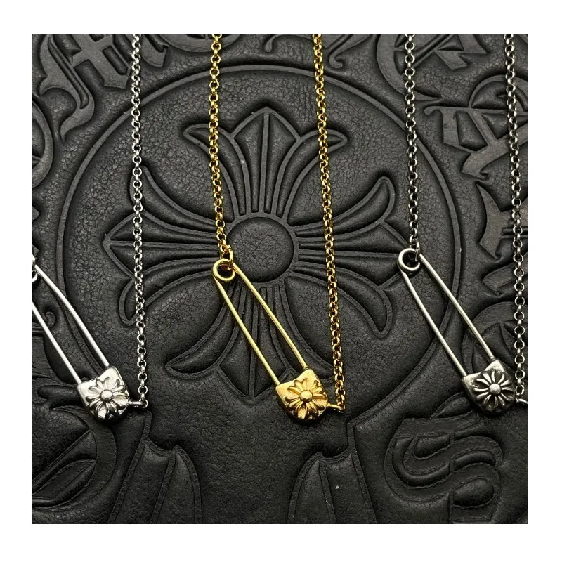 Trendy Jewelry Thai Silver Retro Old Back-shaped Buckle Pin Pin Necklace Collarbone Chain High-end Autumn and Winter Sweater Cha
Trendy Jewelry Thai Silver Retro Old Back-shaped Buckle Pin Pin Necklace Collarbone Chain High-end Autumn and Winter Sweater Cha