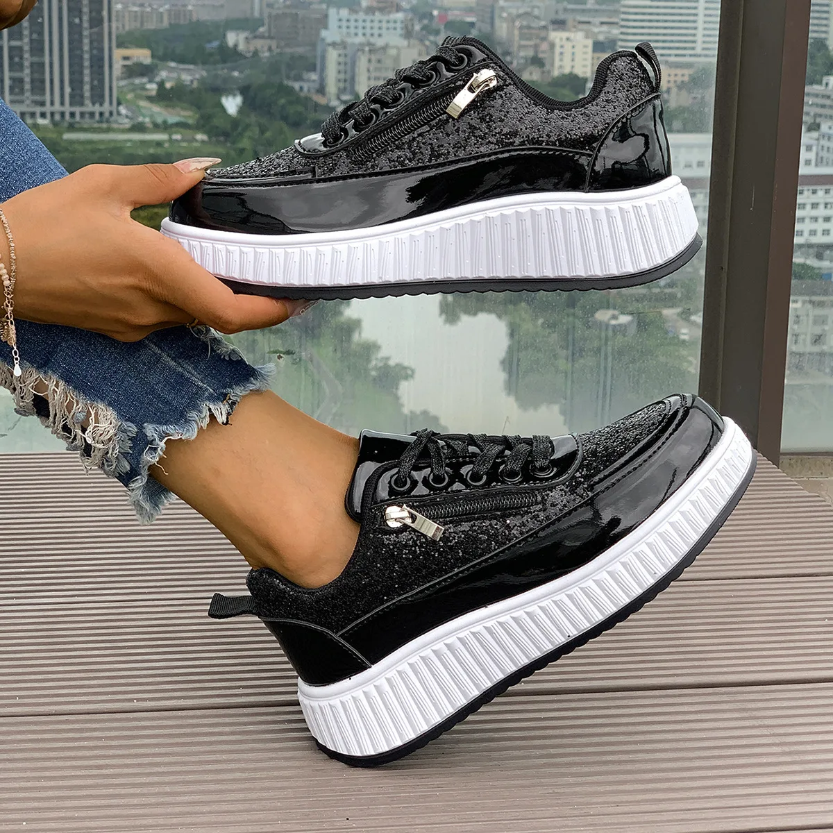 Casual board shoes solid color thick sole women's sports shoes new large size soft sole fashion Korean version of fashion shoes
Casual board shoes solid color thick sole women's sports shoes new large size soft sole fashion Korean version of fashion shoes