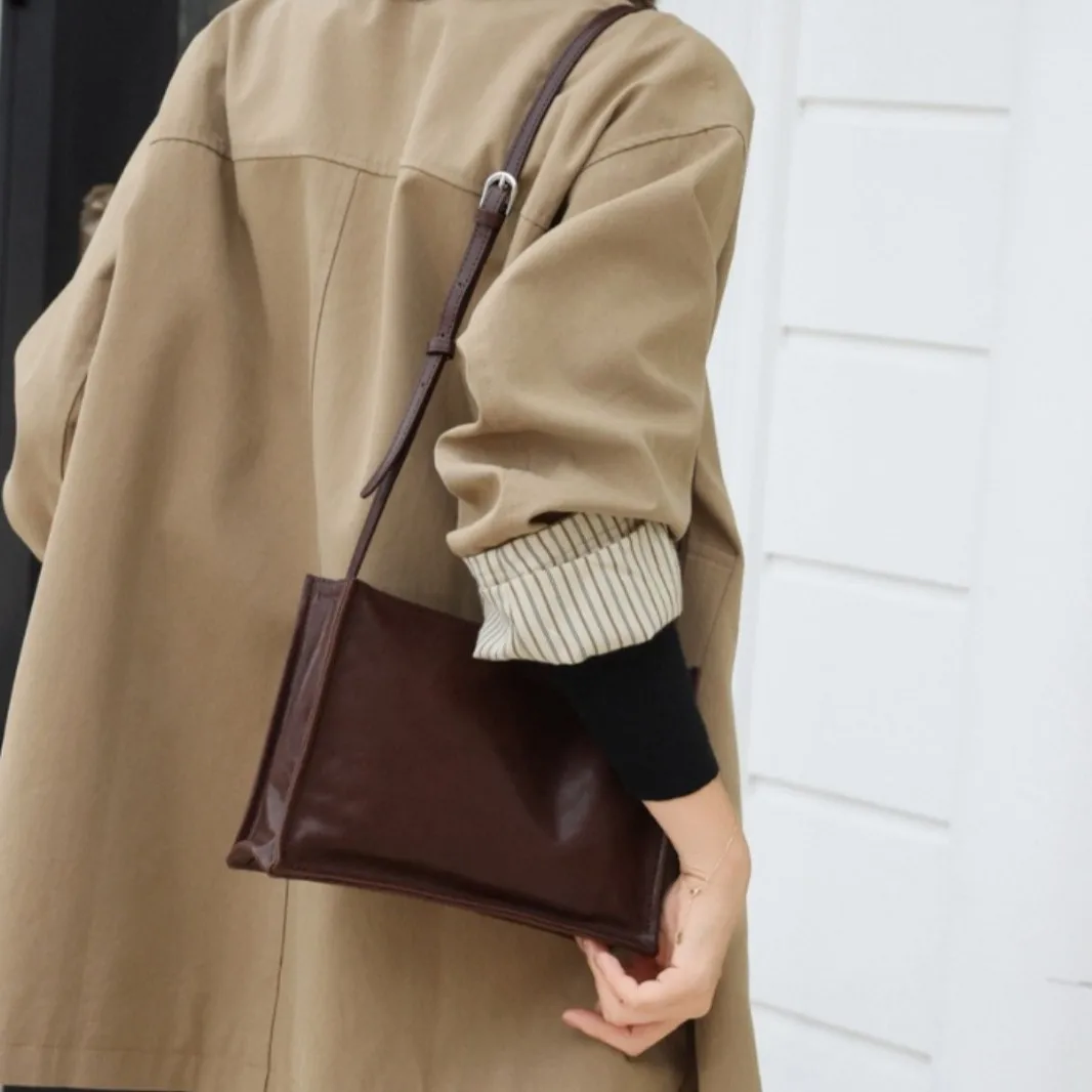 Top-grain Cowhide Tofu Bun, Top-grain Cowhide Single-shoulder Crossbody Bag, Genuine Leather High-end Armpit Bag
Top-grain Cowhide Tofu Bun, Top-grain Cowhide Single-shoulder Crossbody Bag, Genuine Leather High-end Armpit Bag