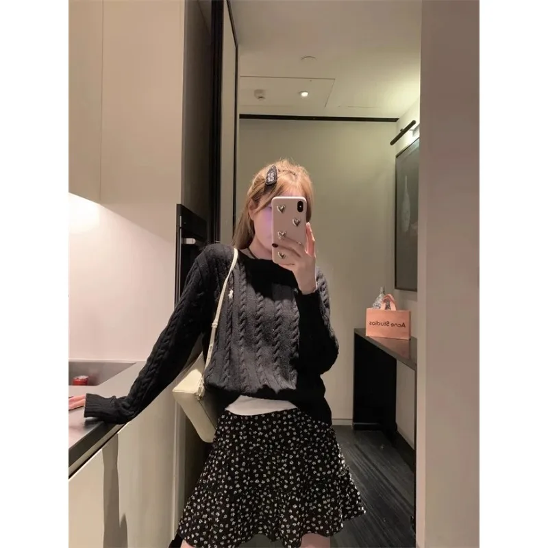 Women's Ditsy Floral Print Tiered Mini Skirt High Waist Ruffle Hem Casual Skirt
Women's Ditsy Floral Print Tiered Mini Skirt High Waist Ruffle Hem Casual Skirt