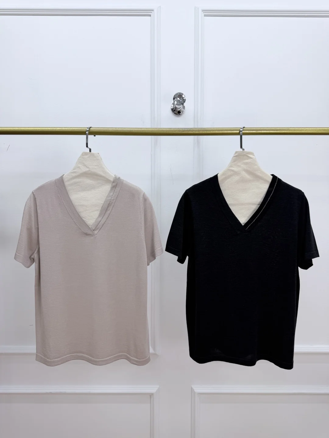 2026 New Arrival: Color-Block Knitted Wool & Silk T-Shirt — Loose Fit, Skin-Friendly, Comfortable, And Ideal For Commuting
2026 New Arrival: Color-Block Knitted Wool & Silk T-Shirt — Loose Fit, Skin-Friendly, Comfortable, And Ideal For Commuting
