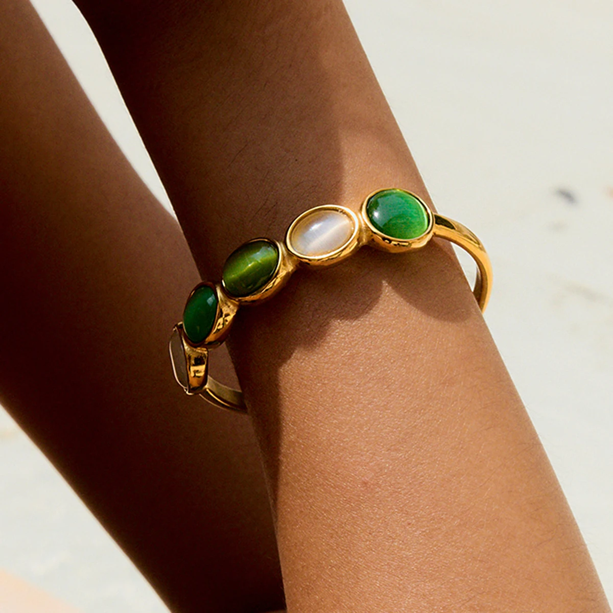 AIKOER Luxury Classic 18K Gold Color Plated Stainless Steel Green Cat Eye Stone Bracelet, Women's Jewelry Gift for Her
AIKOER Luxury Classic 18K Gold Color Plated Stainless Steel Green Cat Eye Stone Bracelet, Women's Jewelry Gift for Her